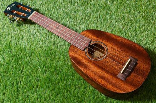 Uma ukulele UK-20SSP BK Soprano Pine #1