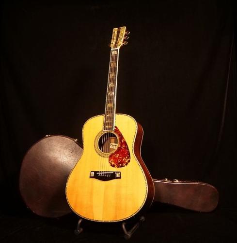 YAMAHA L-53 CUSTOM【前期モデル テリー中本氏サイン入り 高級えぞ松×高級ハカランダ 本鼈甲ピックガード 相場よりお安くご提供です!】解説試奏動画ご覧下さい。