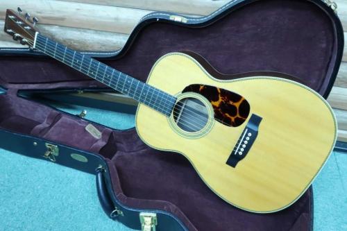 Martin 00-28 / Old Decal Logo・14F-Joint・Waverly Open Back Peg・Herringbone Binding・Diamond Inlay・Solid Sitka Spruce Top・Solid Indian Rosewood Side and Back【With Martin Hard Case】2019年