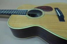 Collings OM2H / Solid Sitka Spruce Top・Solid Rosewood Side and Back・Original Waverly Peg・Herringbone Binding・Diamond Inlay・Lacquer finish・Tortoises Color Pick guard・Pre-war Scalloped Advanced X-pattern【With Ma_13