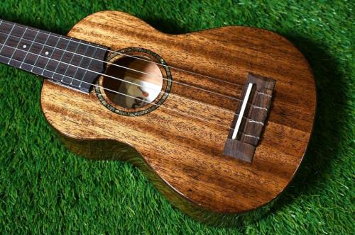 Uma ukulele UK-20SS BK Soprano