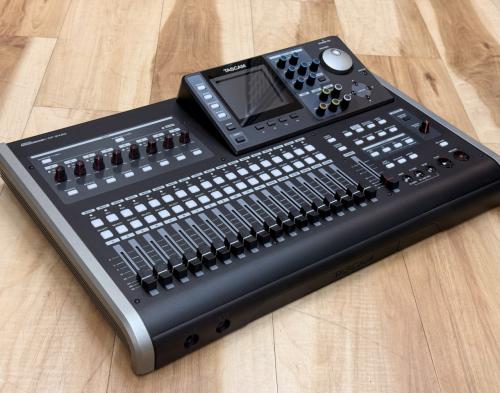 TASCAM DP-24SD 24track SD/SDHC MTR
