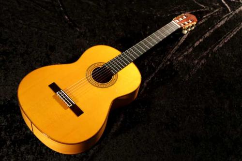 YAMAHA FC-50　受注生産　フラメンコ　定価918,000円　新品同様 チョイキズ特価　FC50