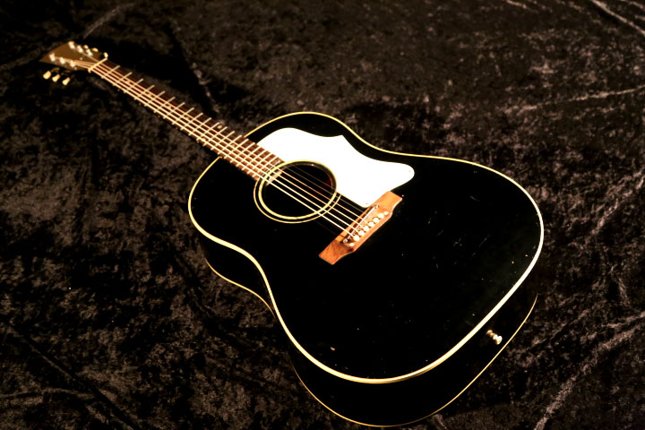 Gibson　J-45エボニー Gibson】定番モデル「J-45 Standard」のエボニー・グロス仕様が