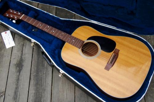 Martin D-18