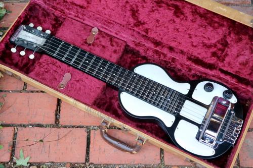 Rickenbacker Model B6