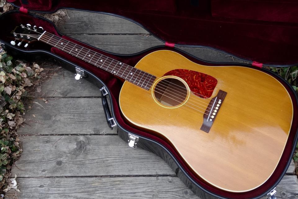 ギブソン、ビンテージ、Ｊ45/50、ピックアップ、純正ハードケース付き Gibson 50s J-45 Original Vintage Sunburst（新品/送料無料