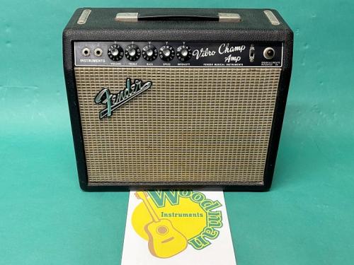 Fender  VIBRO CHAMP AA764