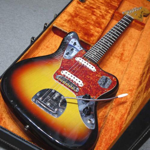 Fender Jaguar Sunburst  ジャガー ドットポジション1965年製 です