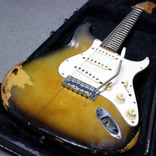 Fender Stratocaster 1972年製 Rosewood  指板 です 