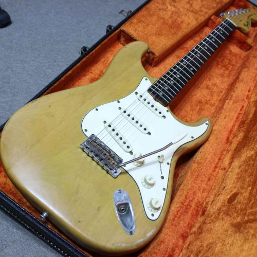 Fender Stratocaster with synchronized toremolo ラージヘッド 1968年製です。