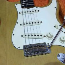 Fender Stratocaster with synchronized toremolo ラージヘッド 1968年製です。_6