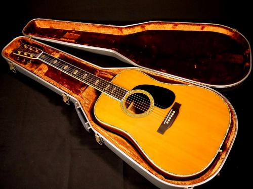 Martin D-45【1977年製 生産数76本 奇跡のノークラック 当店フルメンテナンス済!】先ず解説試奏動画をご覧下さいませ。