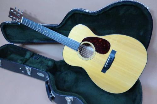 Martin 00-18 Standard / Old Decal Logo・Open Back Peg・Solid Spruce Top・Solid Mahogany Side and Back・Ebony Fingerboard and Bridge・Tortoiseshell Color Pick-guard【With Original Case】2017年製