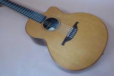 Lowden S-25J Nylon Strings / Venetian Cutaway・Solid Western Red Cedar Top・Solid Wast Indian Rosewood Side and Back・5-Piece Mahogany Neck・ Ebony Fingerboard・Jacaranda Bridge・Multi Wood Binding・Fishman Active _3