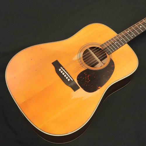 Martin D-28 Street Legend