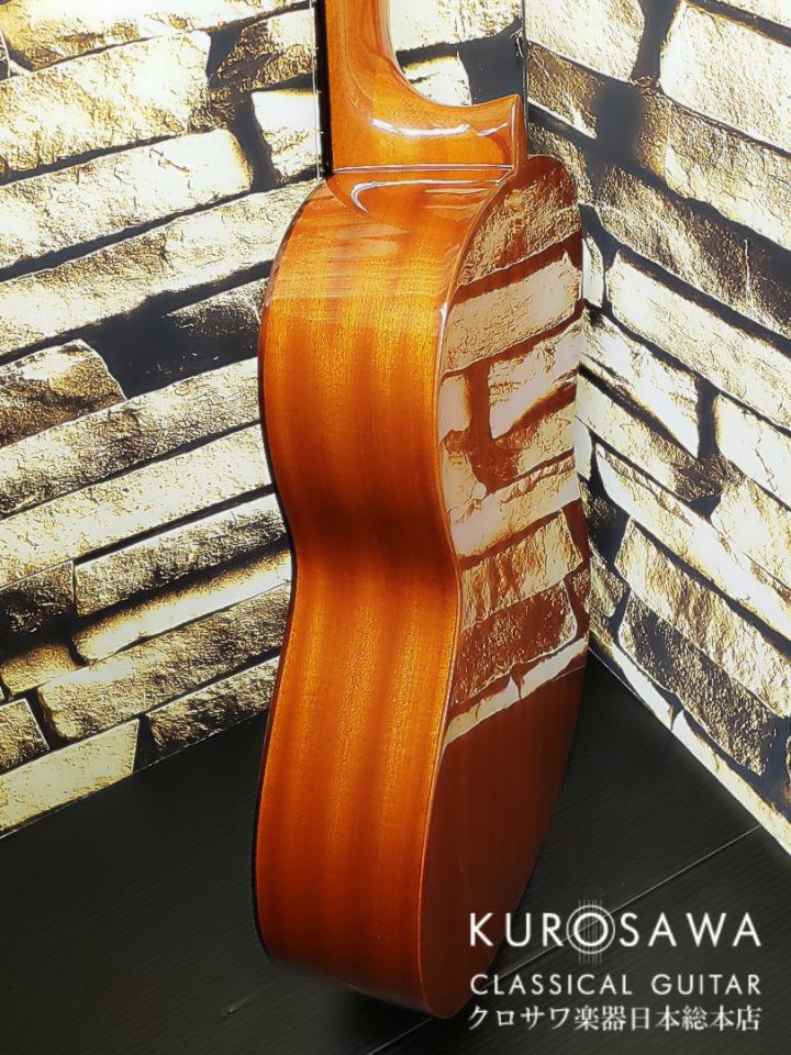 ほぼ新品のクラシックギター Aria-5s-610