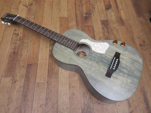 Art & Lutherie Roudhouse denim blue Q-Discrete