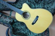 Martin OMC-28M Laurence Juber Custom / Waverly Peg・Solid Adirondack Spruce Top・Solid Madagascar RosewoodSide and Back・Mahogany 1P-Neck・Ebony Fingerboard and Bridge・Herringbone【With Original Hard Case】2005年製_2