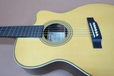 Martin OMC-28M Laurence Juber Custom / Waverly Peg・Solid Adirondack Spruce Top・Solid Madagascar RosewoodSide and Back・Mahogany 1P-Neck・Ebony Fingerboard and Bridge・Herringbone【With Original Hard Case】2005年製_12