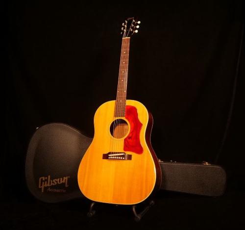 Gibson J-50 ADJ【1965年製 前期仕様 レギュラーネック&17度ヘッド ノンクラックの超オススメ激鳴りの個体です! 】解説試奏動画ご覧ください。