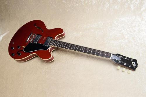 Archtop Tribute AT135STP