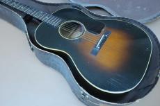 Gibson LG-2 / Spruce Top・Mahogany Side and Back・Jacaranda Fingerboard・Tapered Head・Mahogany Neck・Tortoise Color Small Pick Guard・Rectangular Bridge・Scalloped X Bracing【With Chipboard Case】1950年代製_2