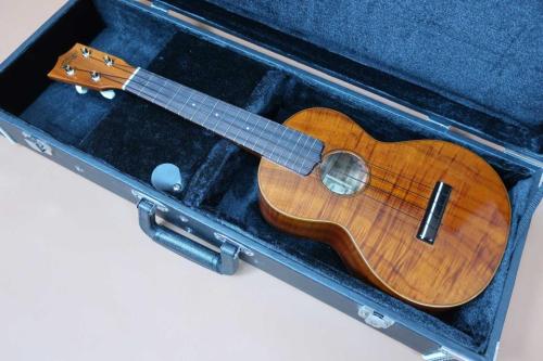 ASTURIAS Concert Koa / Gold Friction Peg・Solid One-Piece Hawaiian-Koa Top・Solid Hawaiian Koa Side・Solid One-Piece Hawaiian-Koa Back・Mahogany Neck・Rosewood Fingerboard and Bridge【With  KC Hard Case】 199