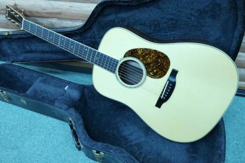 Bourgeois D-150 Custom Adirondack・Brazilian Rosewood / Waverly 4060G Peg・Solid Adirondack Spruce Top・Solid Brazilian Rosewood Side and Back・Abalone Rosette・Grained Ivoroid Binding・Ebony Fingerboard and Bridge