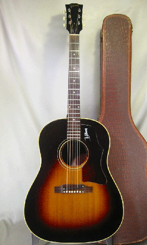 Gibson J-45TBS / Tobacco Sunburst・Large Pick guard・Pick guard Logo・Jacaranda Fingerboard・ 2-Ring Rosette・Adjustable Saddle 【With Chipboard Case】　1968年製