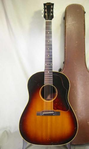 Gibson J-45 / Wide Neck : 43mm・Spruce Top・Mahogany Side and Back・Large Pick-guard・Jacaranda Fingerboard & Top Belly Bridge・Normal  Saddle・ 【With Gibson Vintage Hard Case】 1957年製