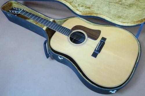 Yamaki Y-70D / Hand Craft Series・Solid Spruce Top・Solid Rosewood Side and Back・Original Peg・Triangle wood Position・Maple Binding・Rectangular Bridge・Under finish Wood Pick Guard【With Hard Case】1977年頃製