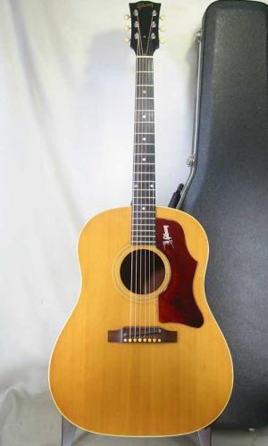 Gibson J-50 / Pick-guard Logo・Jacaranda Fingerboard & Upper Belly Bridge・Adjustable Saddle・Spruce Top・Mahogany Side and Back・Neck Width at Nut 40mm【With  Hard Case】1968年製