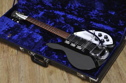 Rickenbacker 320