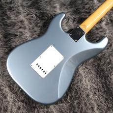 Fender FSR Collection Traditional Late 60s Stratocaster Ice Blue Metallic_3