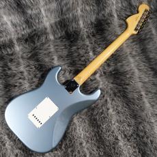 Fender FSR Collection Traditional Late 60s Stratocaster Ice Blue Metallic_4