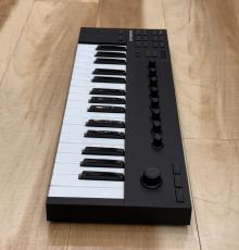 NATIVE INSTRUMENTS KOMPKETE KONTROL M32_5