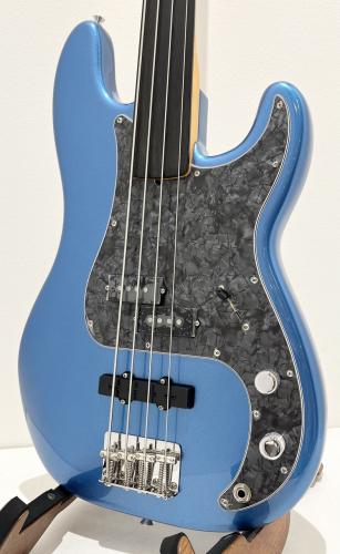 Fender Tony Franklin Fretless Precision Bass / Lake Placid Blue