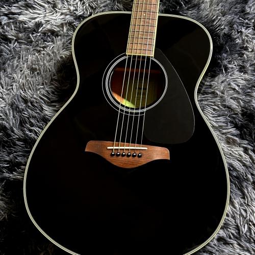 YAMAHA FS820 BL (Black) 【定番ビギナー向けアコギ】【通販限定 クリップチューナー/ピック サービス!】