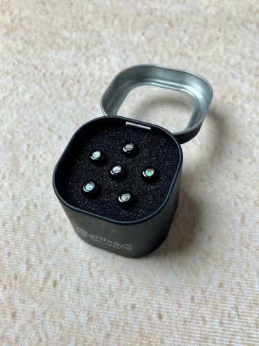 Martin LIQUID METAL PINSET W/PAUA DOT BLK[18APP0015] 《リキッドメタルブリッジピン》【G-CLUB UMEDA在庫品】