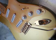 Fender Custom Shop Limited Edition 1955 Stratocaster Bone Tone / HLE Gold Aged Relic_4