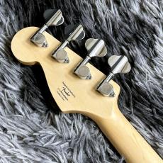 Squier Mini Precision Bass, Laurel Fingerboard, White Pickguard, 2-Color Sunburst【2026年NEWカラー】_6