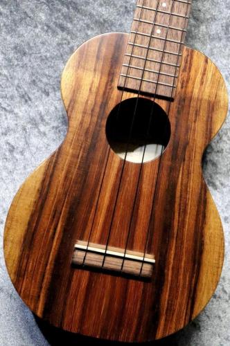 Kamaka 【USED】 2022年製 HF-1【ソプラノ】【華やか杢目】【美品中古品】【池袋店在庫品】