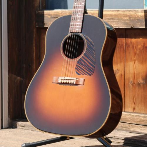 Gibson Custom Shop 1942 J45 Legend Banner Madagascar Rosewood