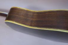 Martin D-45 / Vertical Logo・Solid Spruce Top・Solid Rosewood Side and Back・Solid Abalone Trim & Rosette・Hexagon Inlay・Solid Mahogany Neck and Square Rod・Ebony Fingerboard and Bridge・ Width at Nut 42.9mm 【With_4