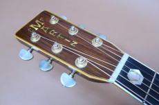 Martin D-45 / Vertical Logo・Solid Spruce Top・Solid Rosewood Side and Back・Solid Abalone Trim & Rosette・Hexagon Inlay・Solid Mahogany Neck and Square Rod・Ebony Fingerboard and Bridge・ Width at Nut 42.9mm 【With_8