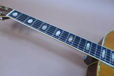 Martin D-45 / Vertical Logo・Solid Spruce Top・Solid Rosewood Side and Back・Solid Abalone Trim & Rosette・Hexagon Inlay・Solid Mahogany Neck and Square Rod・Ebony Fingerboard and Bridge・ Width at Nut 42.9mm 【With_9