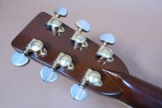 Martin D-45 / Vertical Logo・Solid Spruce Top・Solid Rosewood Side and Back・Solid Abalone Trim & Rosette・Hexagon Inlay・Solid Mahogany Neck and Square Rod・Ebony Fingerboard and Bridge・ Width at Nut 42.9mm 【With_10