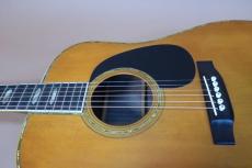 Martin D-45 / Vertical Logo・Solid Spruce Top・Solid Rosewood Side and Back・Solid Abalone Trim & Rosette・Hexagon Inlay・Solid Mahogany Neck and Square Rod・Ebony Fingerboard and Bridge・ Width at Nut 42.9mm 【With_12