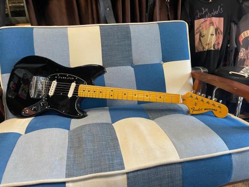Fender Japan MG77 Mustang Black/Maple(改造有)